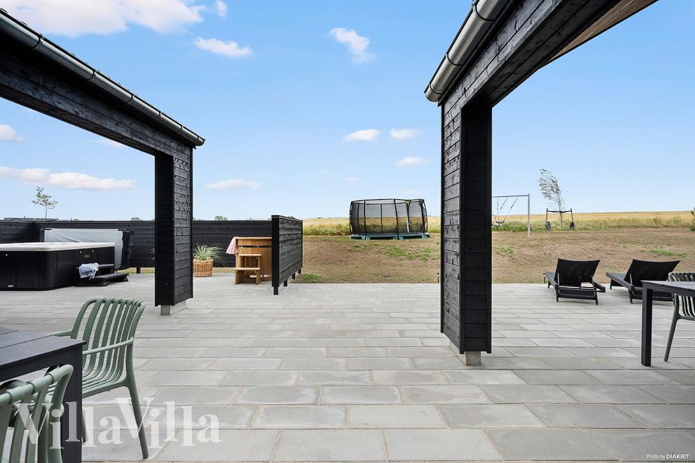 Stor terrasse ved luksushus nr. 957 i Fyn og øer.