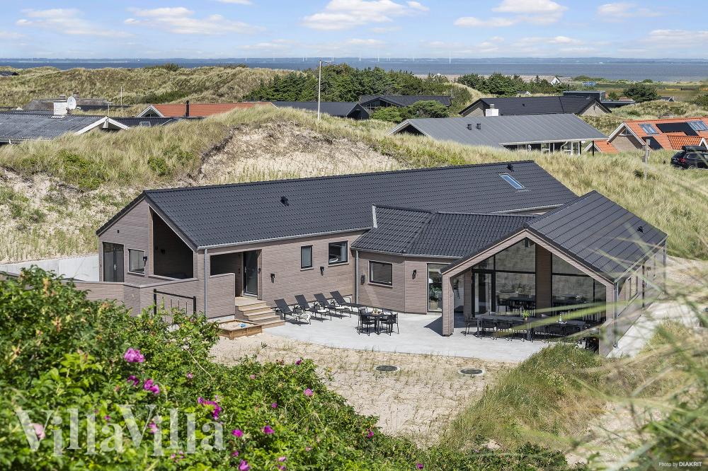 Dette skønne poolhus nr. 900 med plads til 18 personer ligger i Vestjylland