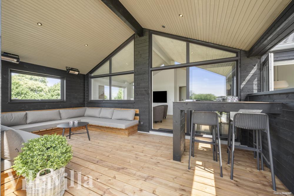 Luksushus nr. 958 har en dejlig terrasse med gode havemøbler til 12 personer.