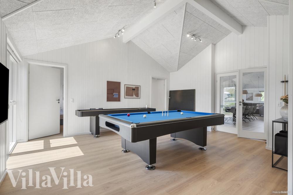 Ud over de mange timer, man kan bruge i husets pool-afdeling, så byder luksushus 958 også på billard/bordtennis og dart