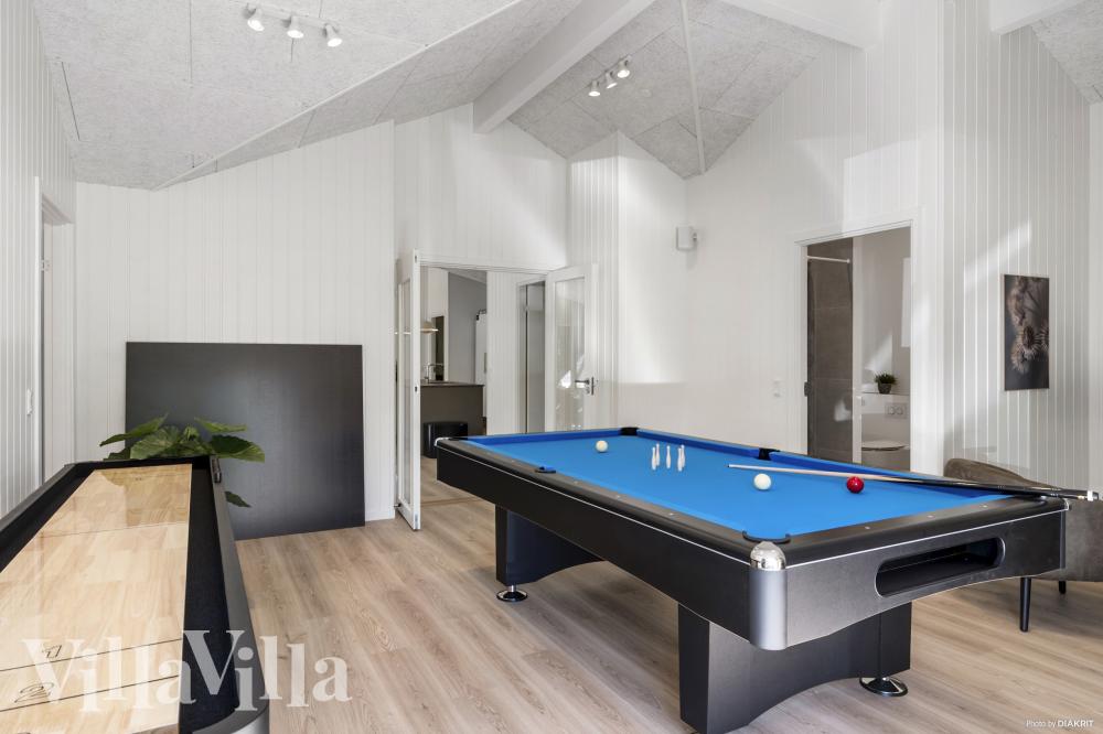 Ud over de mange timer, man kan bruge i husets pool-afdeling, så byder luksushus 987 også på billard/bordtennis og dart