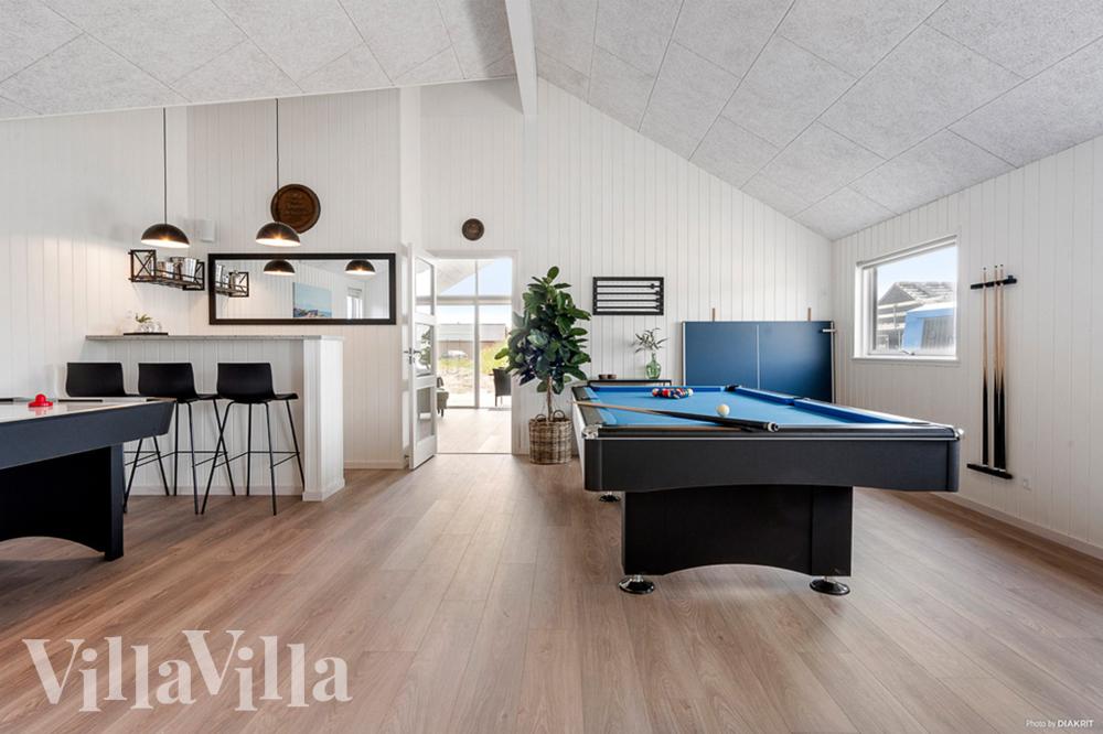 Ud over de mange timer, man kan bruge i husets pool-afdeling, så byder luksushus 943 også på billard/bordtennis og dart