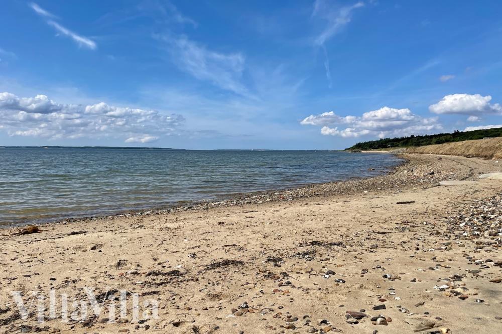 Den dejlige strand nær luksushus 988 ved Limfjorden.