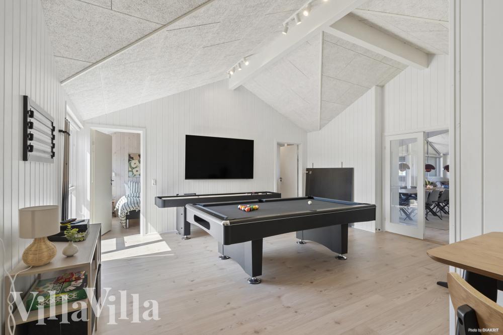 Ud over de mange timer, man kan bruge i husets pool-afdeling, så byder luksushus 947 også på billard/bordtennis og dart