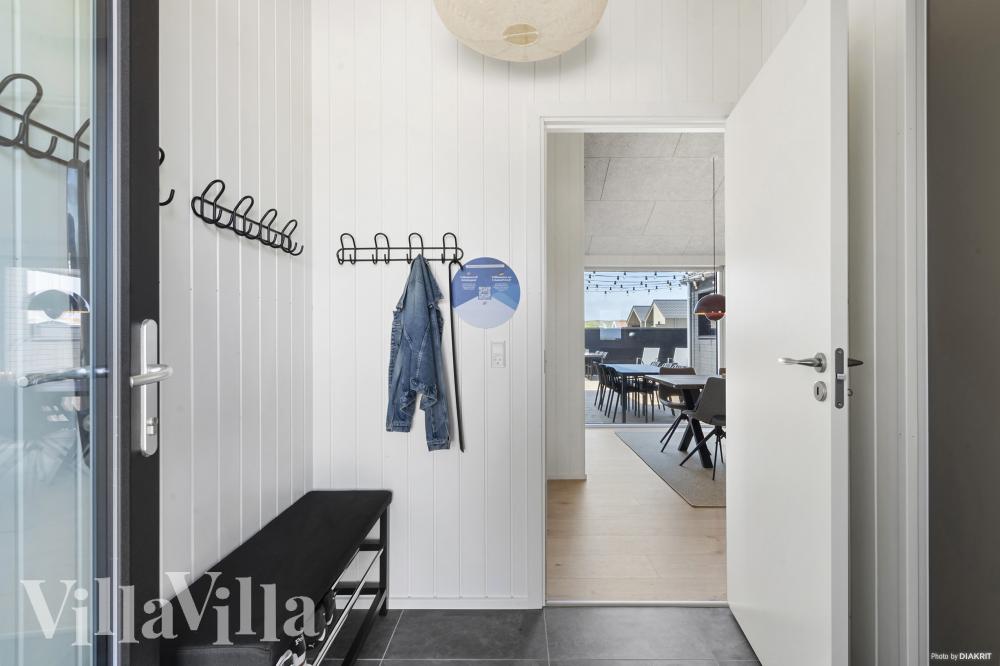 Den rummelige entre i luksushus nr. 947 i Vestjylland