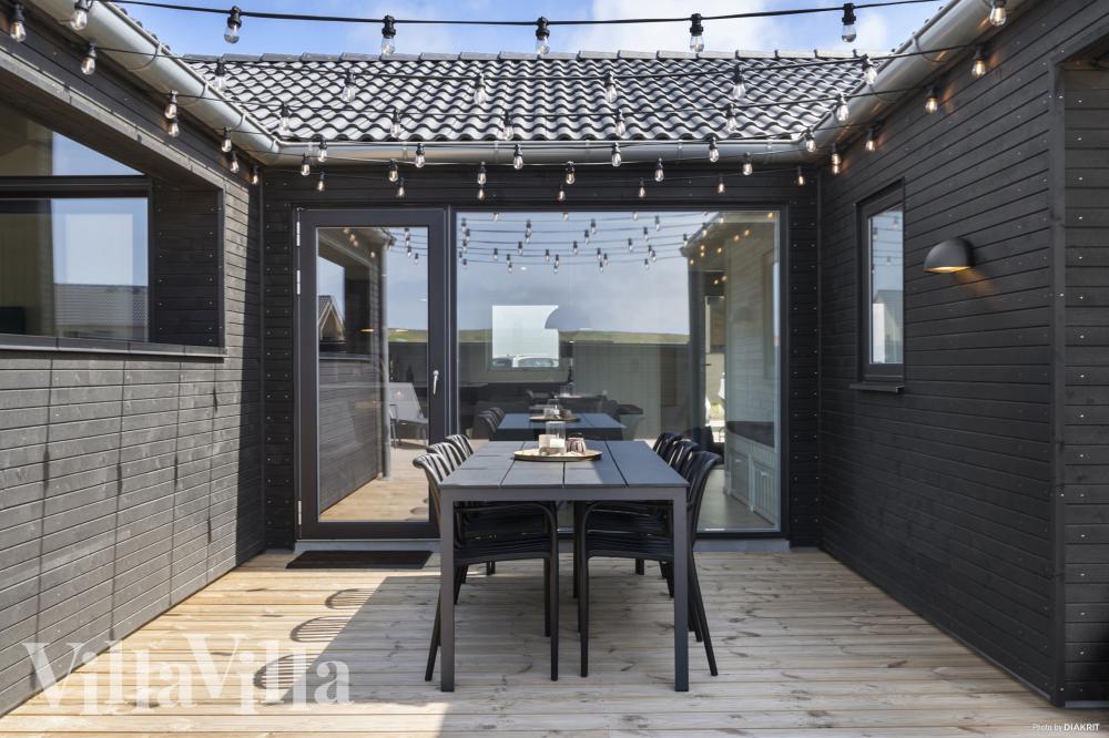 Stor terrasse ved luksushus nr. 947 i Vestjylland.