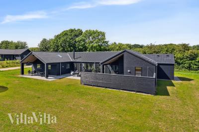 Dette skønne poolhus nr. 972 med plads til 16 personer ligger i Nordjylland
