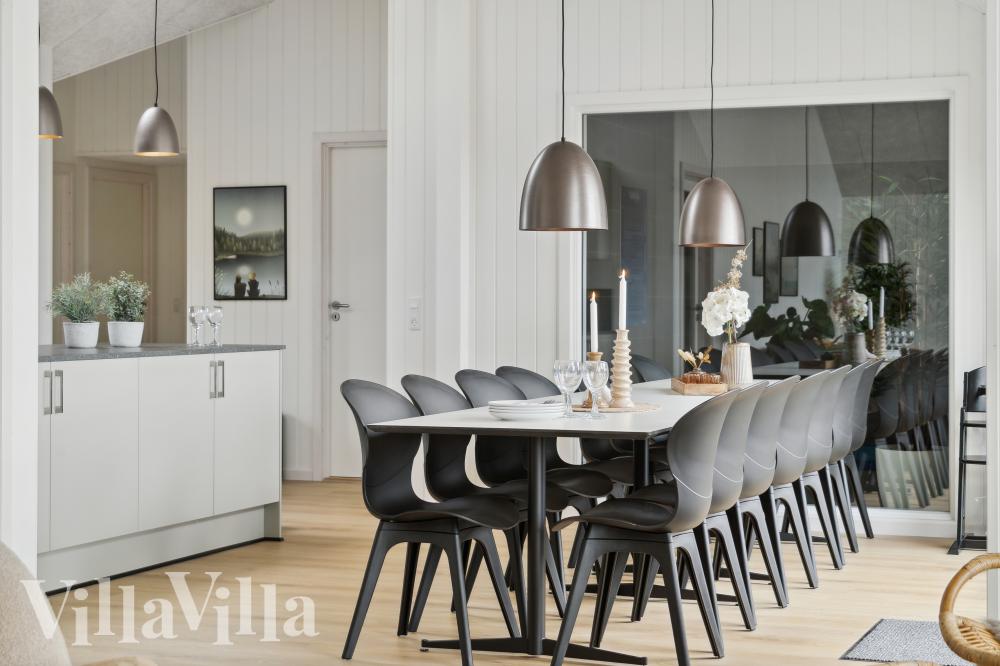 Det store lyse opholdrum i luksushus nr. 972 til 16.