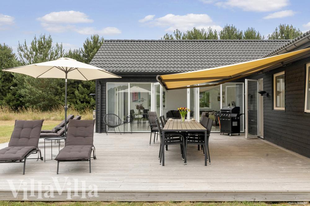 Nyd en grillaften på terrassen i luksushus nr. 969 i Lolland/Falster/Møn