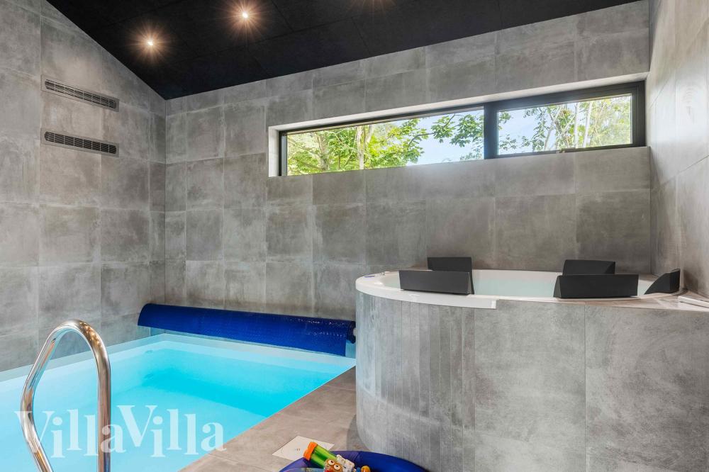 Den lækre pool i luksushuse nr. 994 til 16 personer