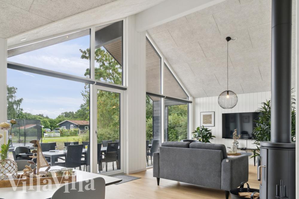Der er mulighed for hygge i sommerhusets sofaarrangement, når I besøger luksushus nr. 1000