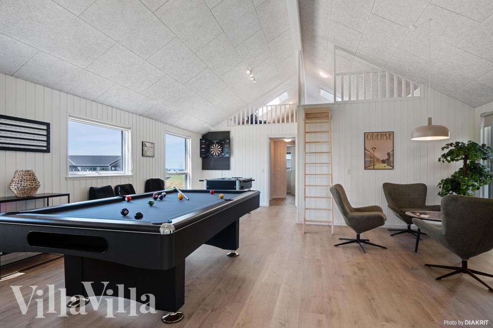Ud over de mange timer, man kan bruge i husets pool-afdeling, så byder luksushus 921 også på billard/bordtennis og dart