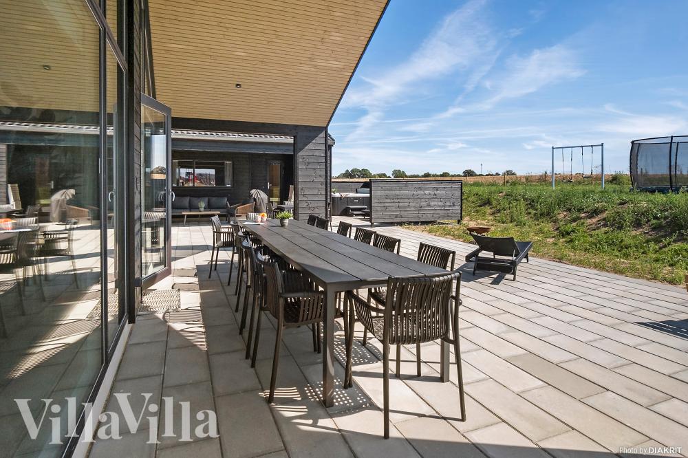 Stor terrasse ved luksushus nr. 921 i Fyn og øer.