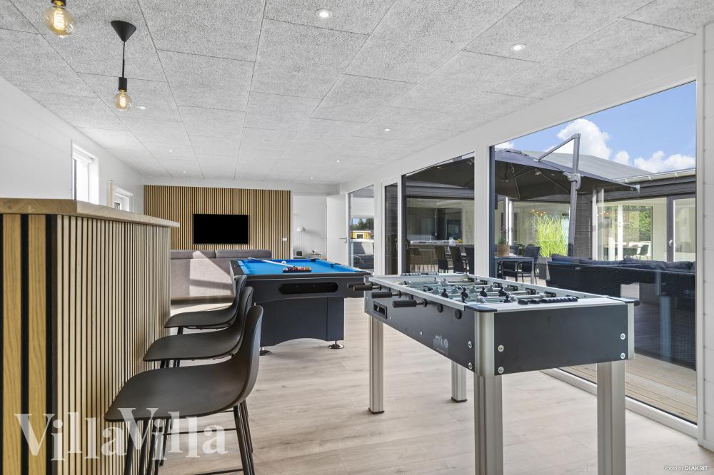 Ud over de mange timer, man kan bruge i husets pool-afdeling, så byder luksushus 967 også på billard/bordtennis og dart