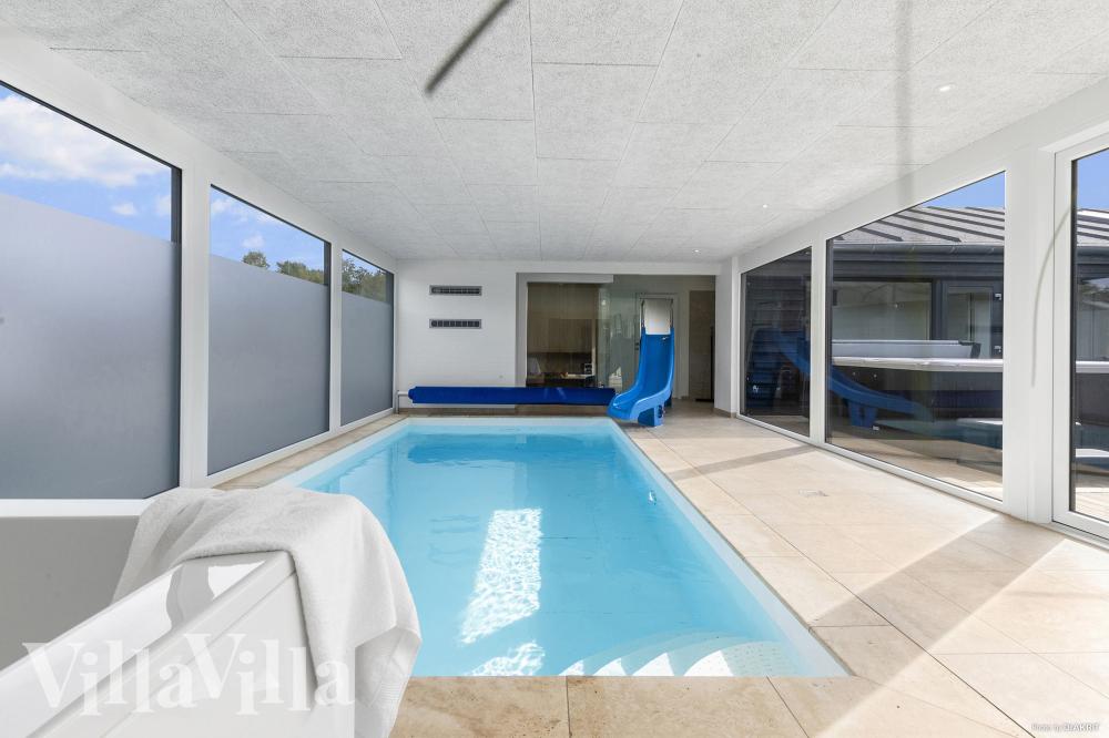 Den lækre pool i luksushuse nr. 967 til 22 personer
