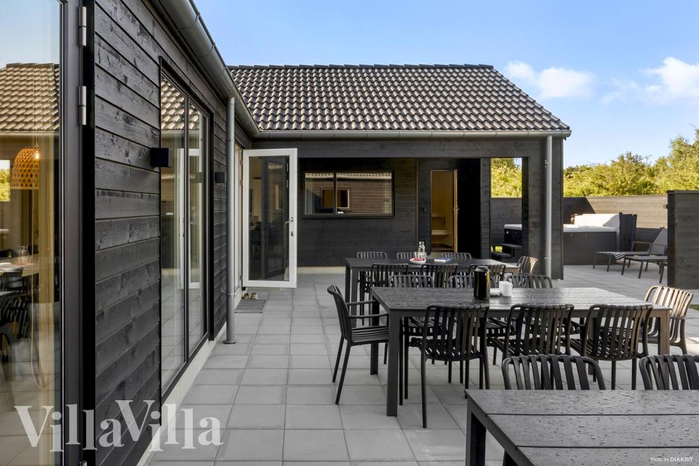 Luksushus nr. 1001 har en dejlig terrasse med gode havemøbler til 26 personer.
