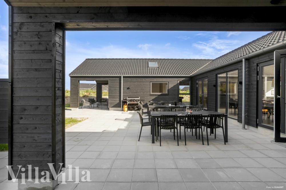 Nyd en grillaften på terrassen i luksushus nr. 1001 i Lolland/Falster/Møn