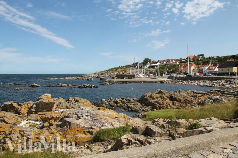 Det skønne område Bornholm indbyder til et ophold i luksushus nr. 998.