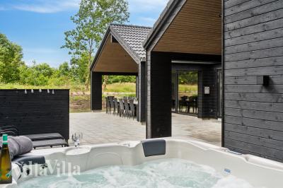 Nyd varmen i spaen i luksushus nr. 999 i Vestjylland