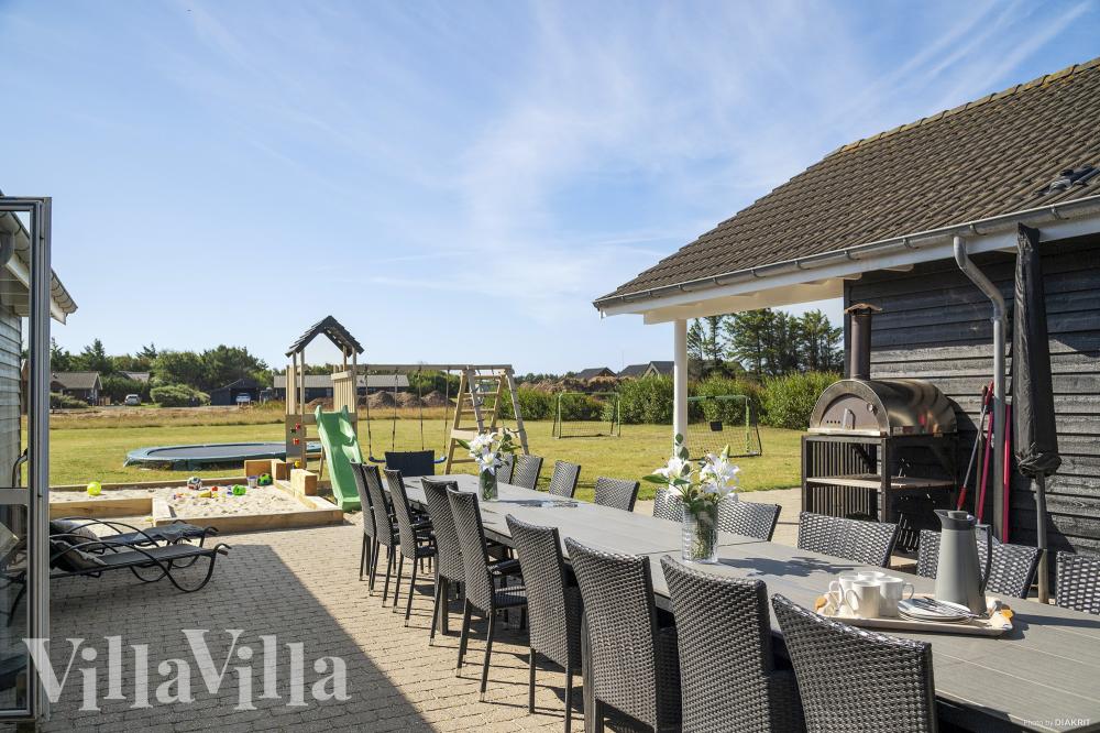 Nyd en grillaften på terrassen i luksushus nr. 196 i Nordjylland