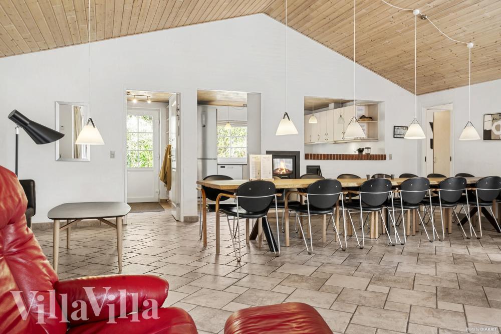 Der er mulighed for hygge i sommerhusets sofaarrangement, når I besøger luksushus nr. 989