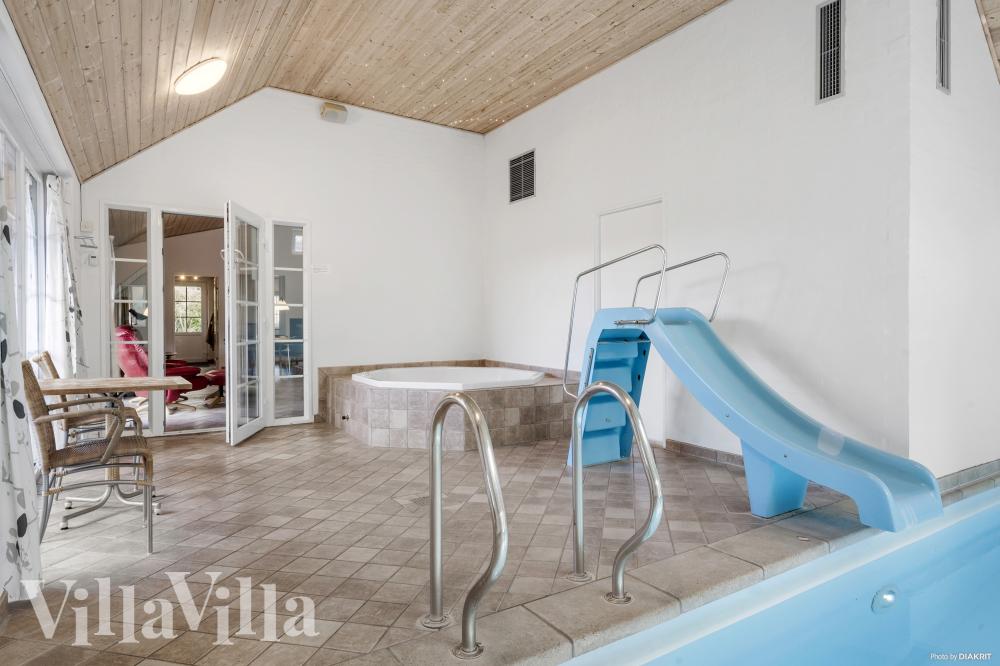 Den lækre pool i luksushuse nr. 989 til 16 personer