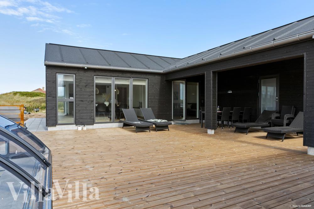 Luksushus nr. 669 har en dejlig terrasse med gode havemøbler til 10 personer.