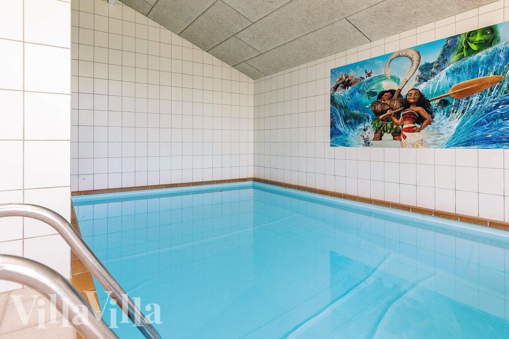 Den lækre pool i luksushuse nr. 1003 til 14 personer