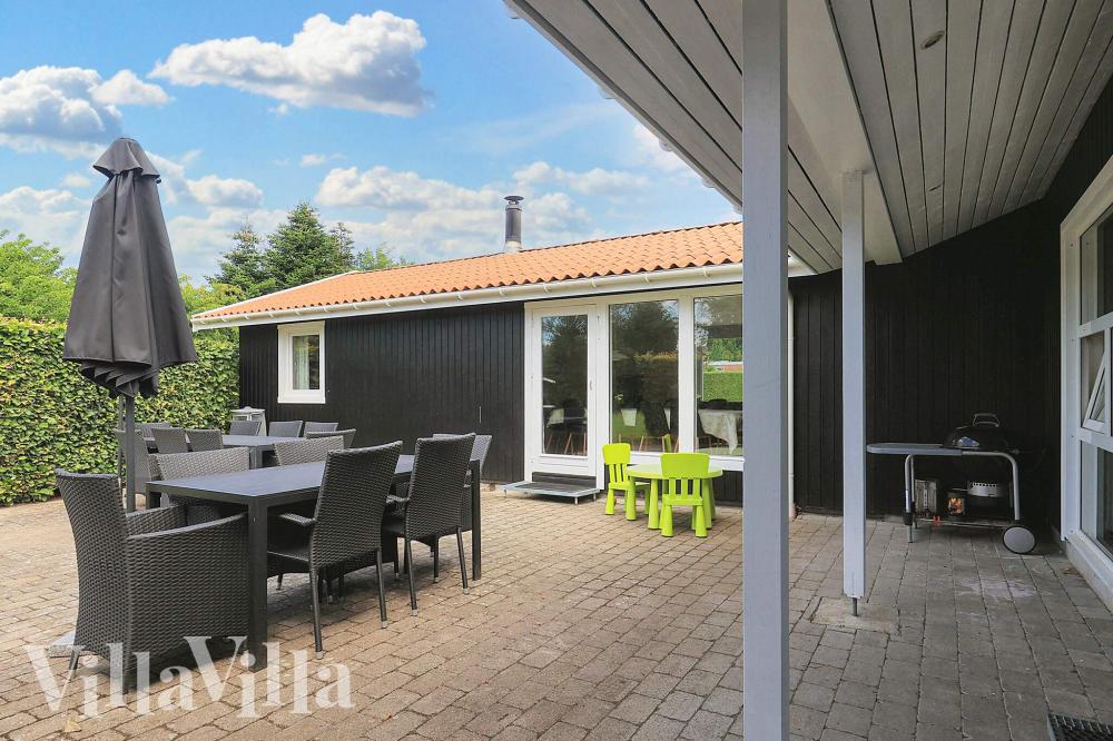 Luksushus nr. 1003 har en dejlig terrasse med gode havemøbler til 14 personer.