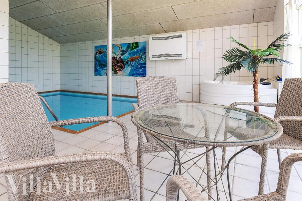 Tag en dukkert i poolen i luksushus nr. 1003 i Lolland/Falster/Møn.