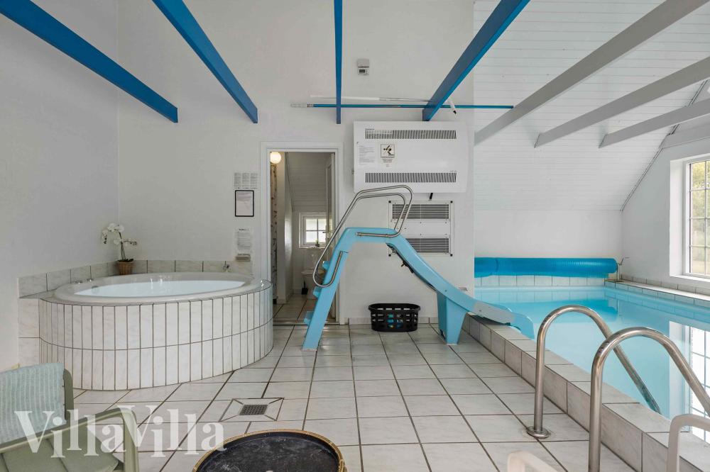 Den lækre pool i luksushuse nr. 1005 til 14 personer