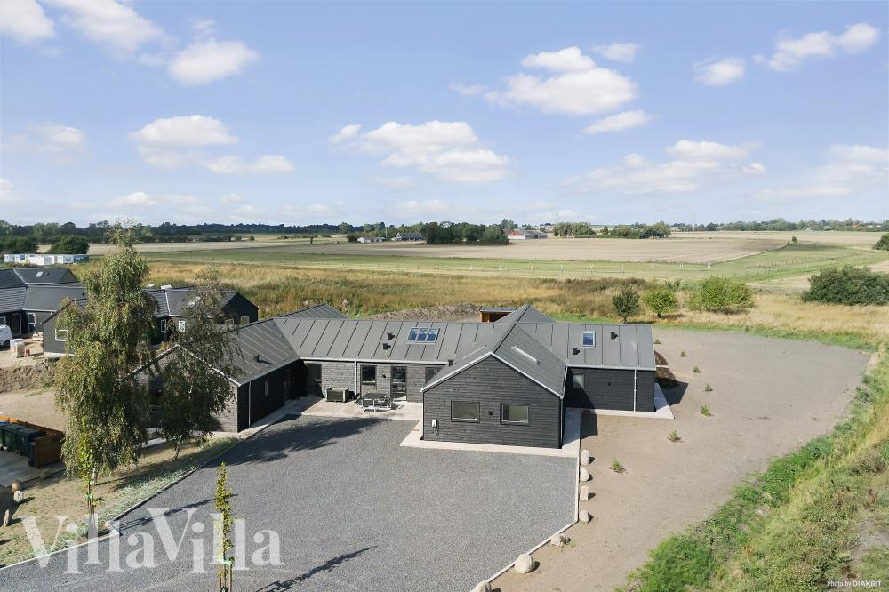 I Lolland/Falster/Møn ligger dette fine poolhus nr. 966 med plads til 26 personer.