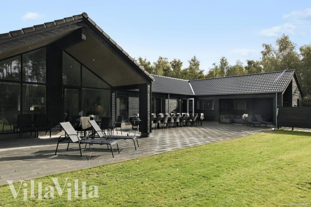 Nyd en grillaften på terrassen i luksushus nr. 905 i Lolland/Falster/Møn