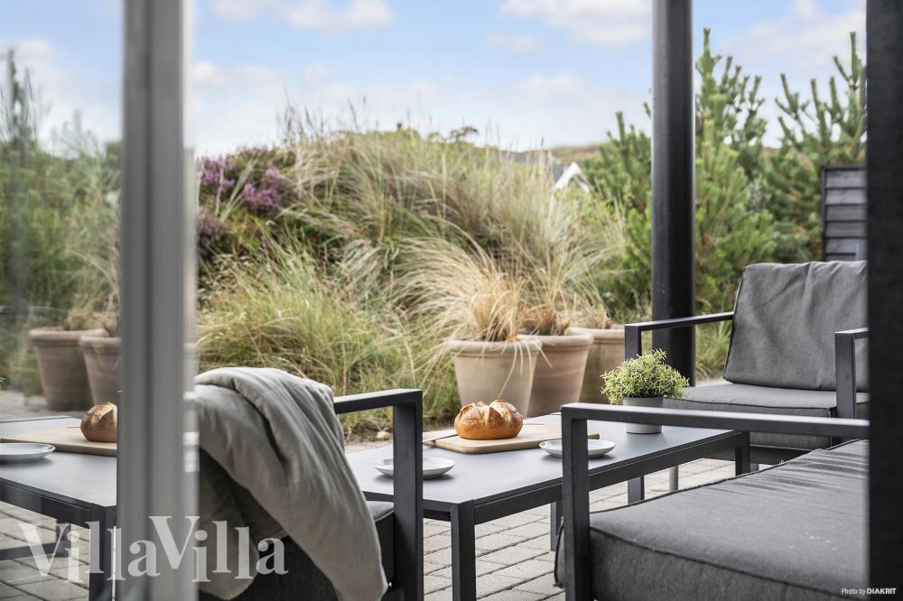 Nyd en grillaften på terrassen i luksushus nr. 383 i Vestjylland