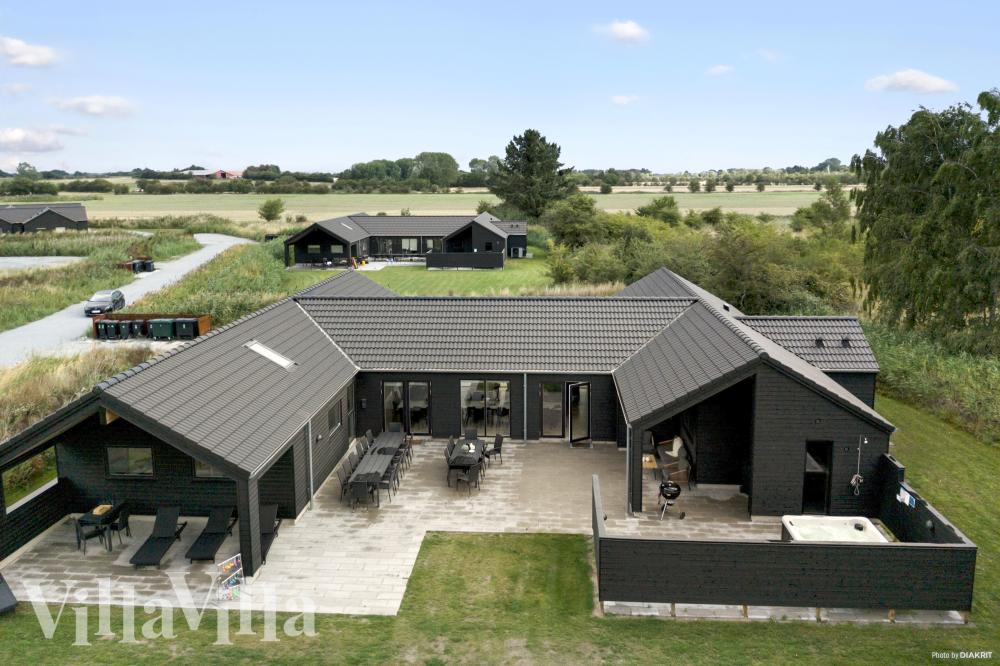 Flot sommerhus nr. 913 med god plads til op til 24 personer