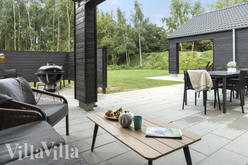 Luksushus nr. 911 har en dejlig terrasse med gode havemøbler til 20 personer.