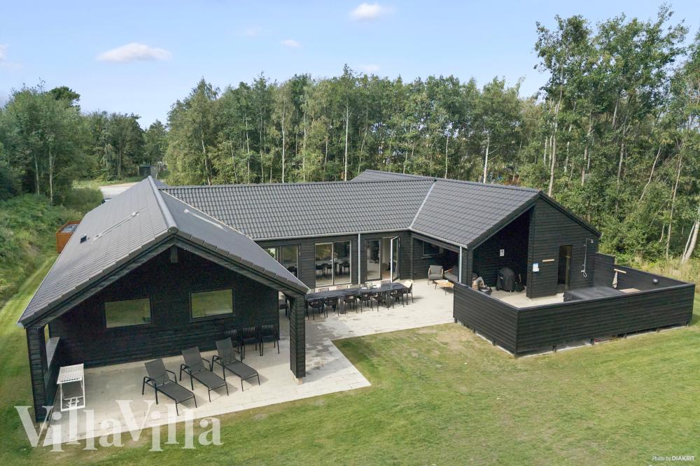 I Lolland/Falster/Møn ligger dette fine poolhus nr. 911 med plads til 20 personer.