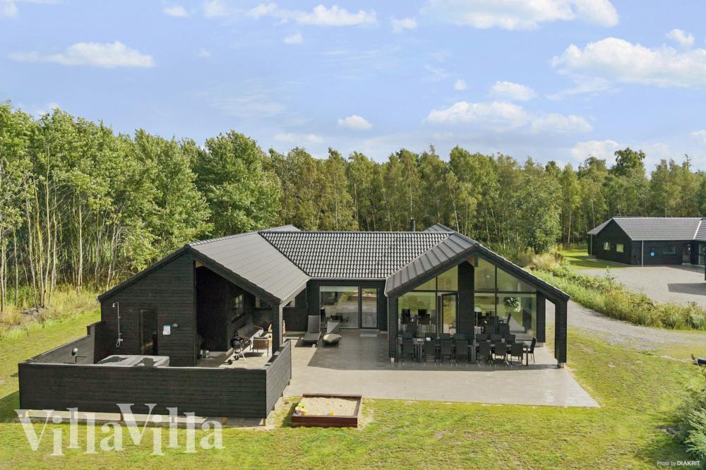 Flot sommerhus nr. 912 med god plads til op til 18 personer