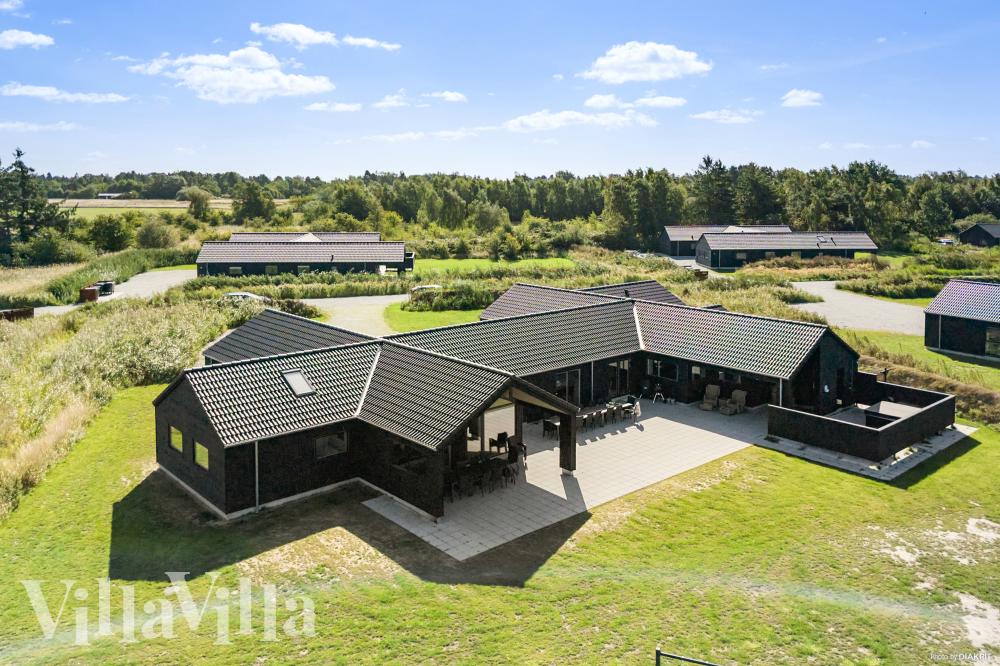 Dette skønne poolhus nr. 914 med plads til 30 personer ligger i Lolland/Falster/Møn