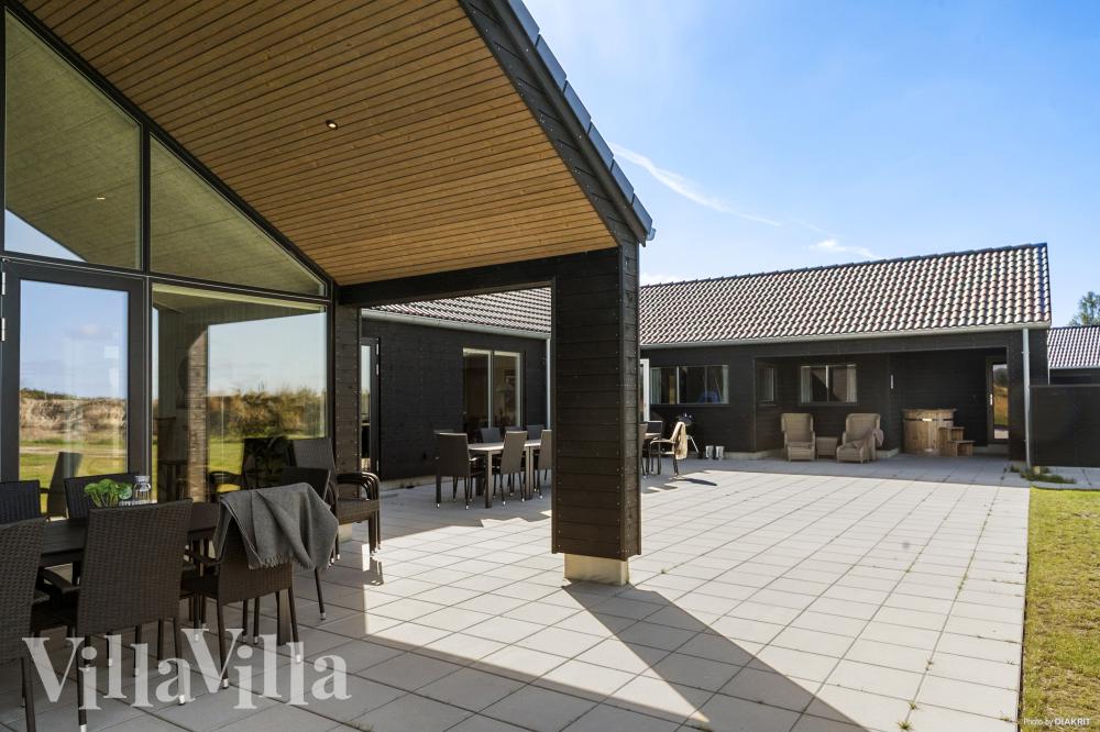 Nyd en grillaften på terrassen i luksushus nr. 914 i Lolland/Falster/Møn