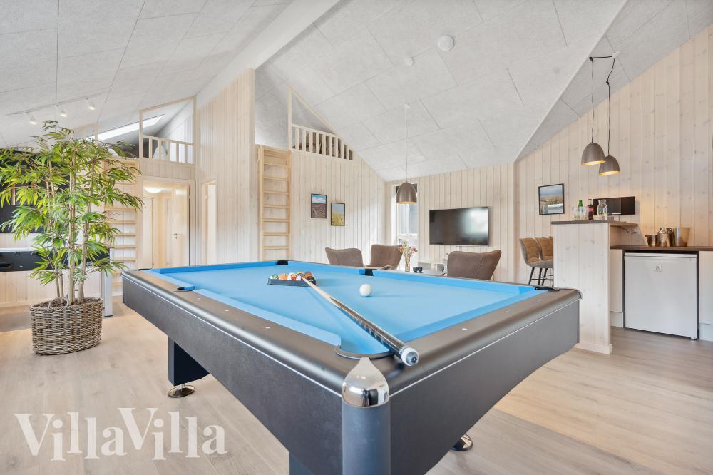 Ud over de mange timer, man kan bruge i husets pool-afdeling, så byder luksushus 1006 også på billard/bordtennis og dart