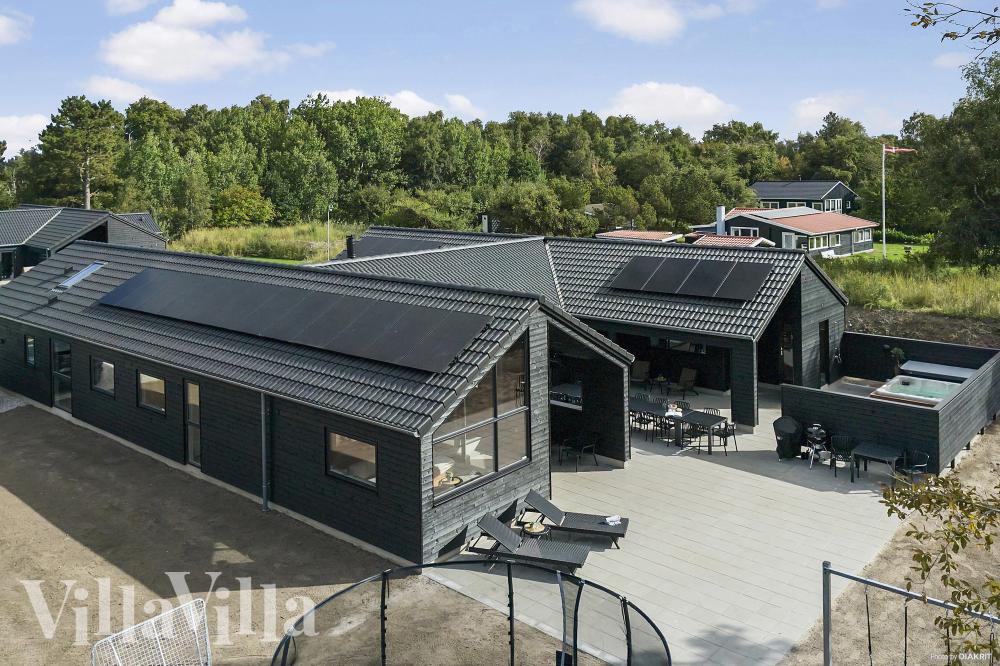 Flot sommerhus nr. 960 med god plads til op til 18 personer