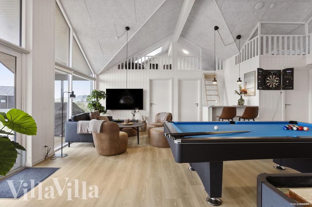 Ud over de mange timer, man kan bruge i husets pool-afdeling, så byder luksushus 959 også på billard/bordtennis og dart