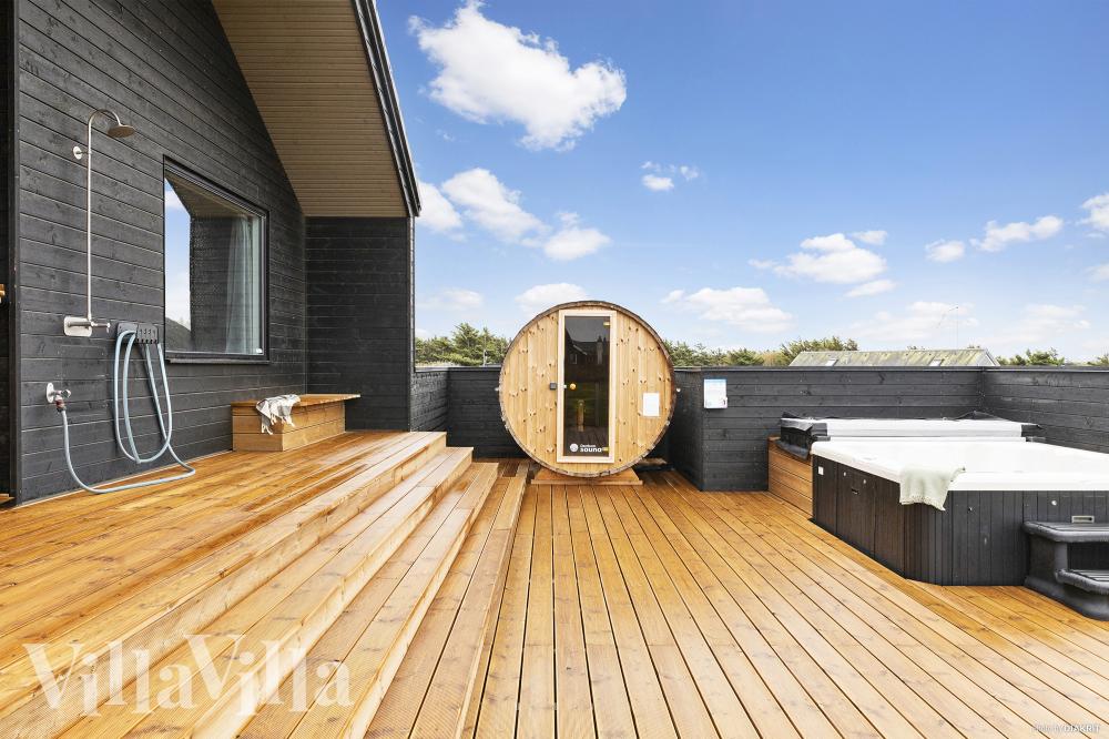 Luksushus nr. 959 har en dejlig terrasse med gode havemøbler til 26 personer.