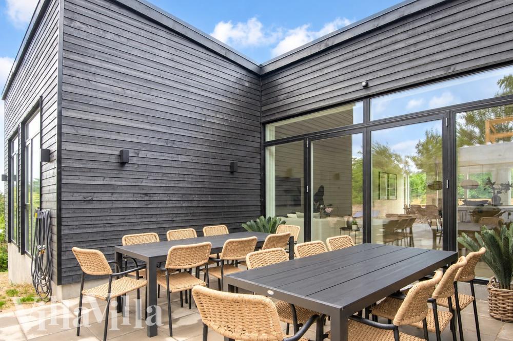 Stor terrasse ved luksushus nr. 941 i Østjylland.