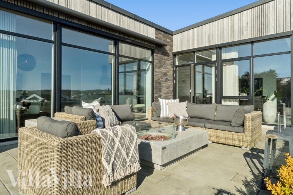 Luksushus nr. 1022 har en dejlig terrasse med gode havemøbler til 26 personer.