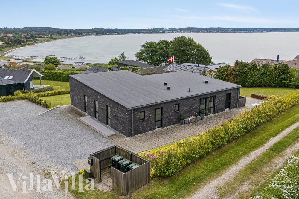 Flot sommerhus nr. 1022 med god plads til op til 26 personer