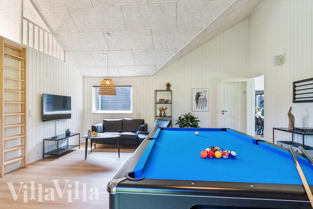 Ud over de mange timer, man kan bruge i husets pool-afdeling, så byder luksushus 1020 også på billard/bordtennis og dart