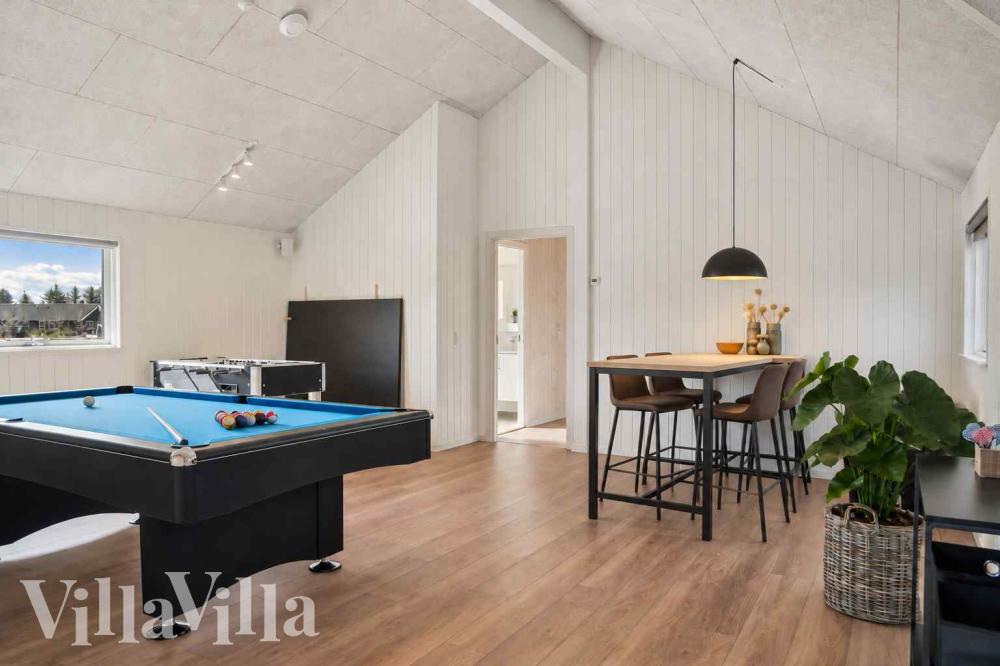 Ud over de mange timer, man kan bruge i husets pool-afdeling, så byder luksushus 997 også på billard/bordtennis og dart