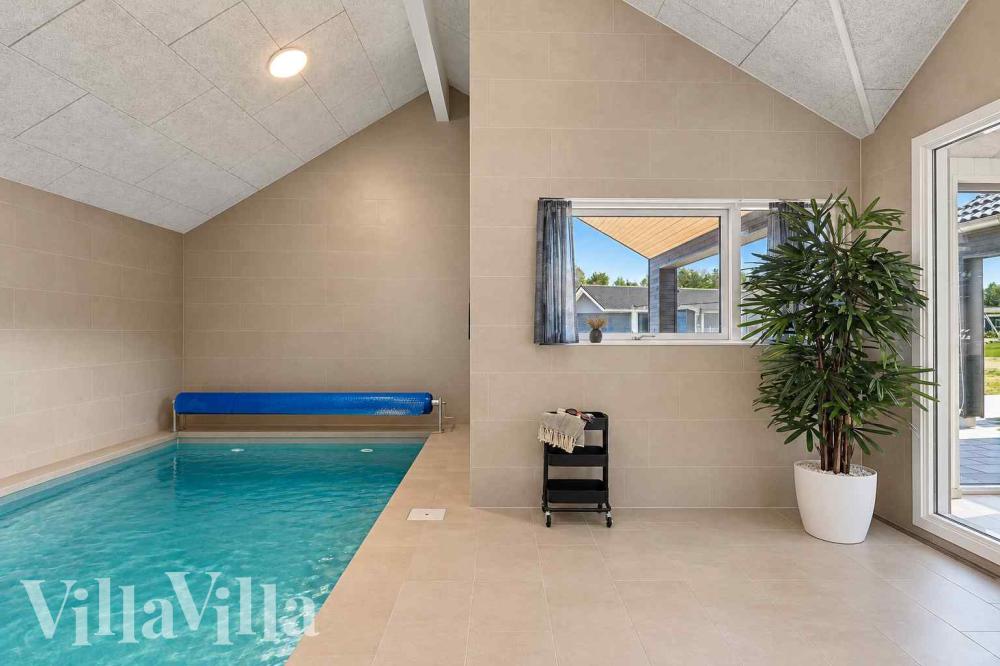 Den lækre pool i luksushuse nr. 997 til 14 personer